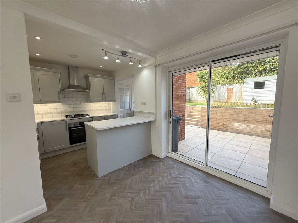 Property photo 2 of 18 Picture No. 11