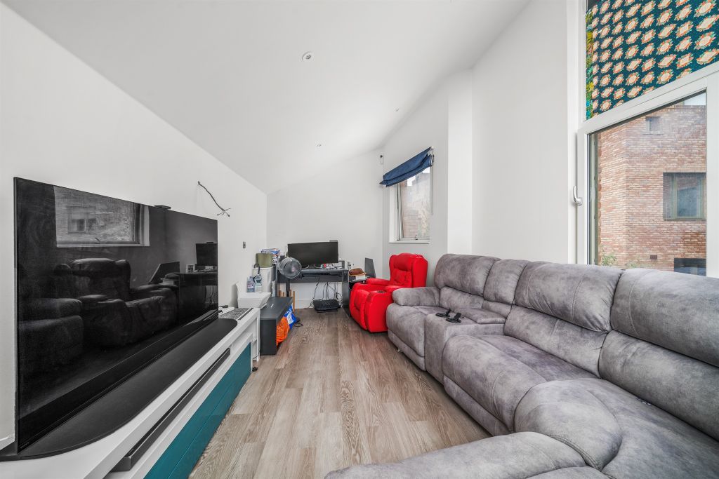 Property photo 3 of 21