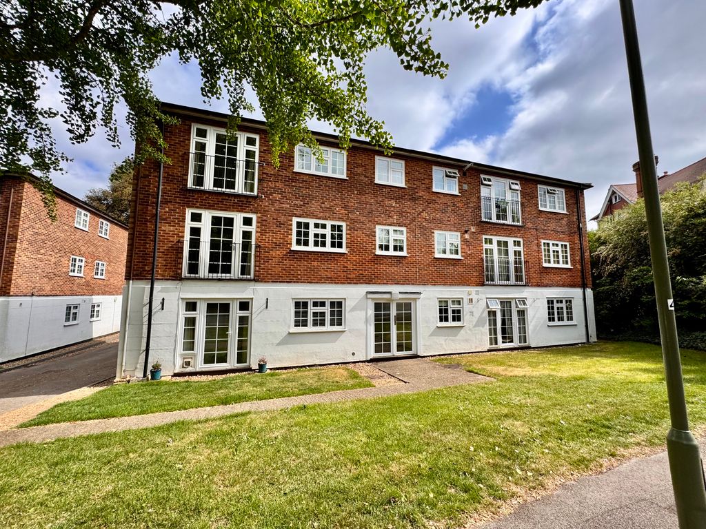 Property photo 1 of 5 17 Freshborough Court - Front