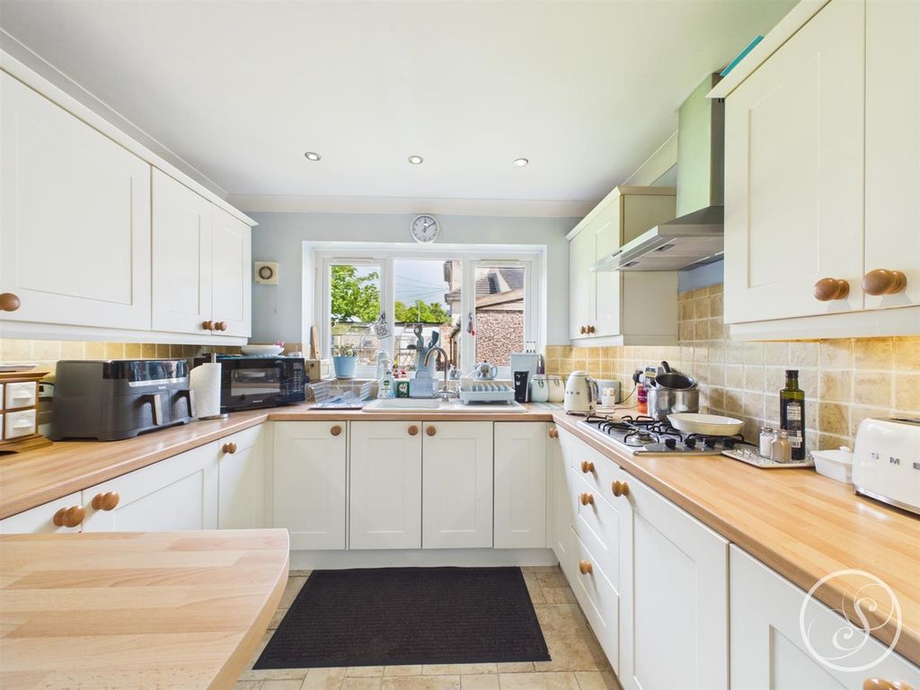 Property photo 2 of 22 Kitchen