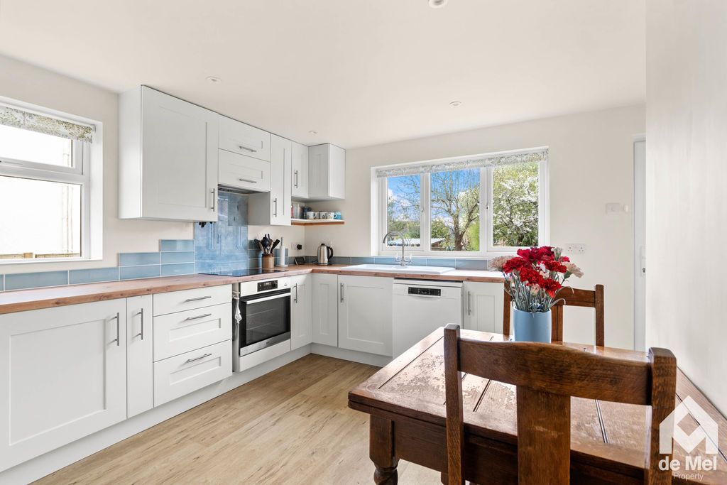 Property photo 3 of 15 Photo 16