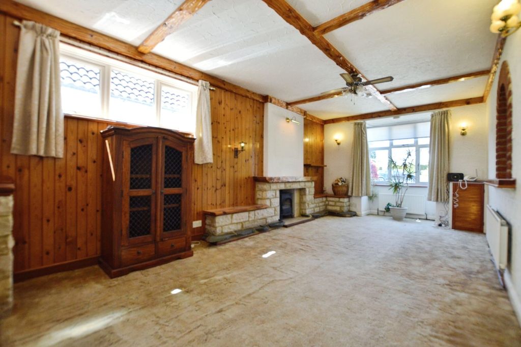 Property photo 3 of 25 Living Room