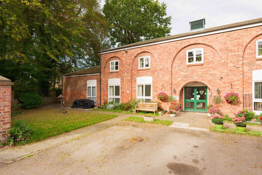 Property photo 2 of 21