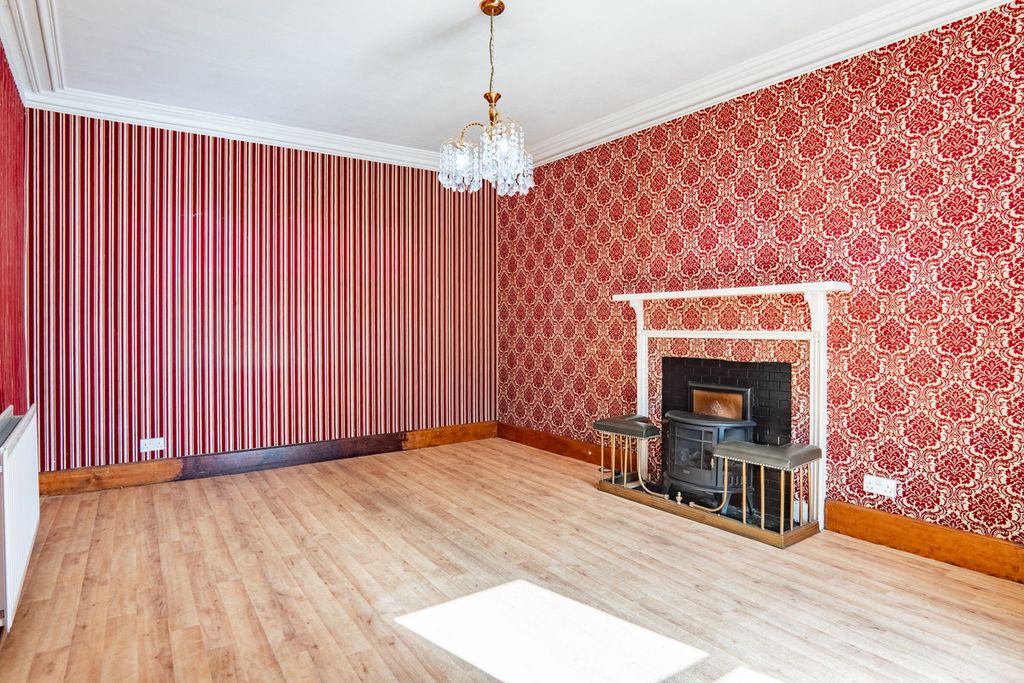 Property photo 2 of 34