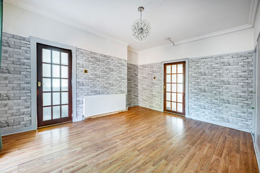 Property photo 2 of 32