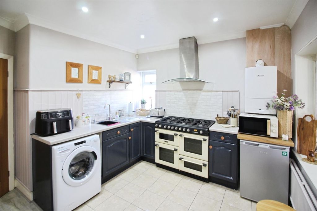 Property photo 2 of 23 Kitchen