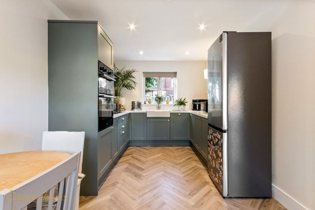 Property photo 3 of 16 Kitchen/Breakfast Room
