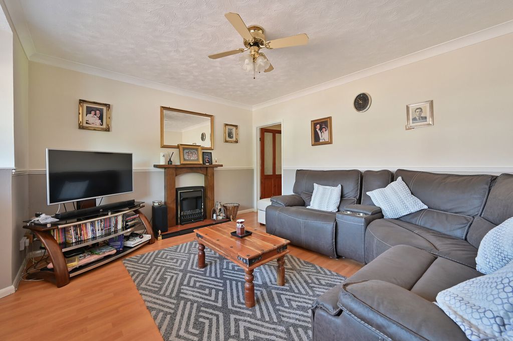 Property photo 3 of 27
