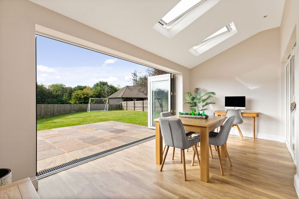 Property photo 3 of 27