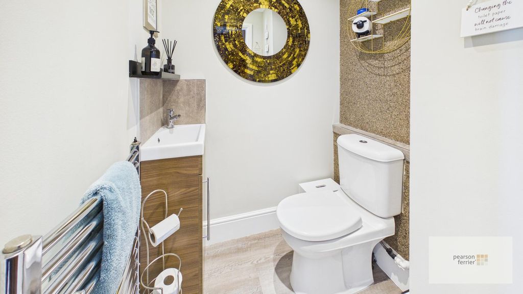 Property photo 3 of 21 WC/Cloaks