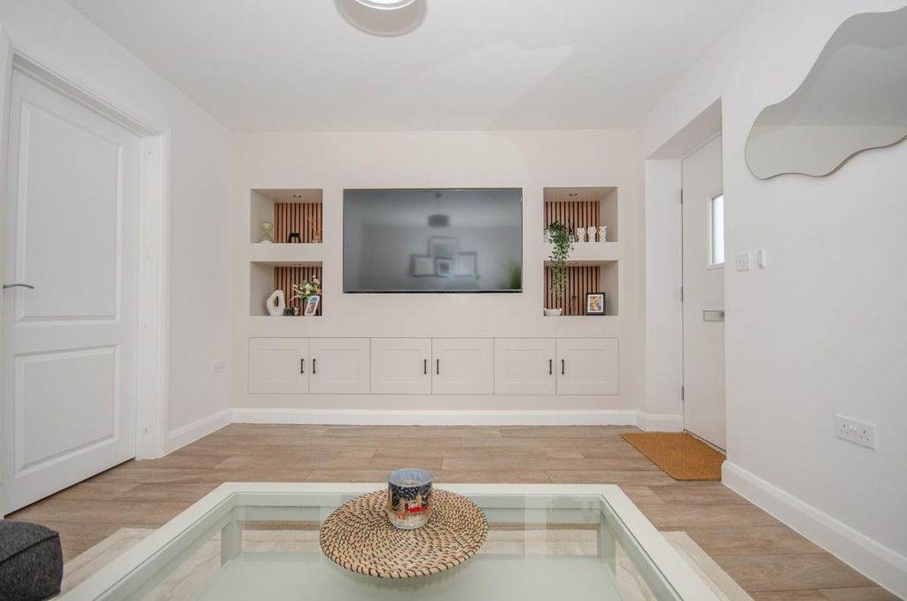 Property photo 2 of 20 Lounge Pic 2.Jpg