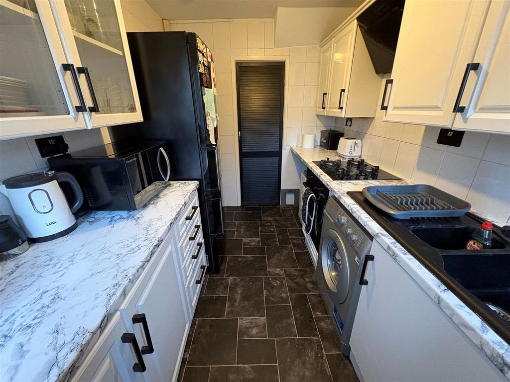 Property photo 2 of 18