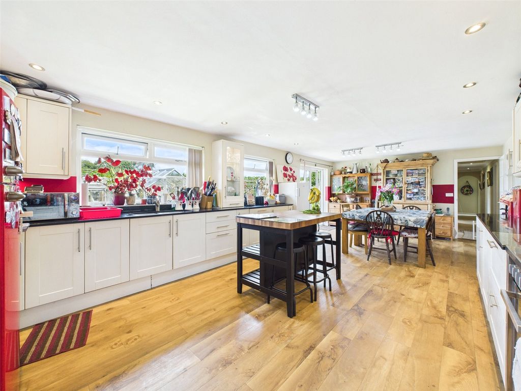 Property photo 2 of 19 Picture No. 10