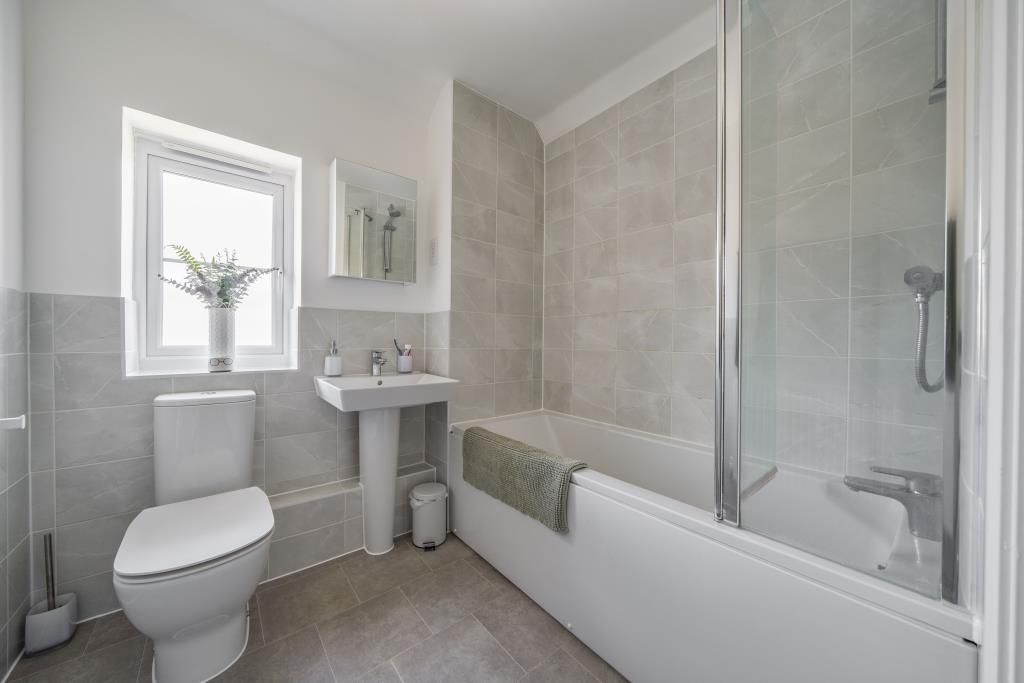 Property photo 3 of 21 Bathroom