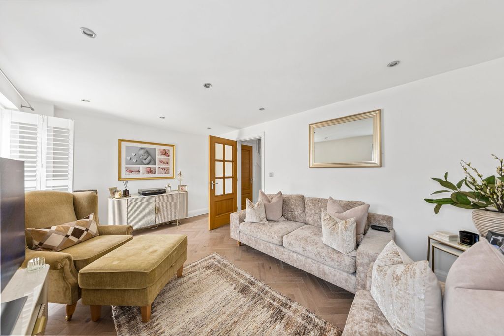 Property photo 2 of 33