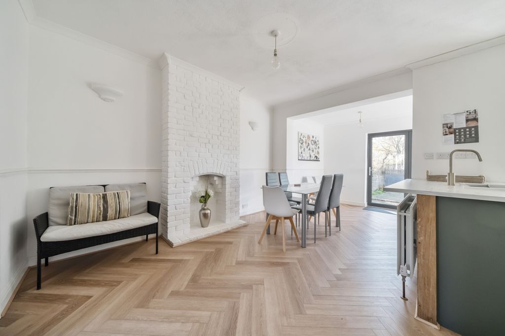 Property photo 2 of 16 Reception