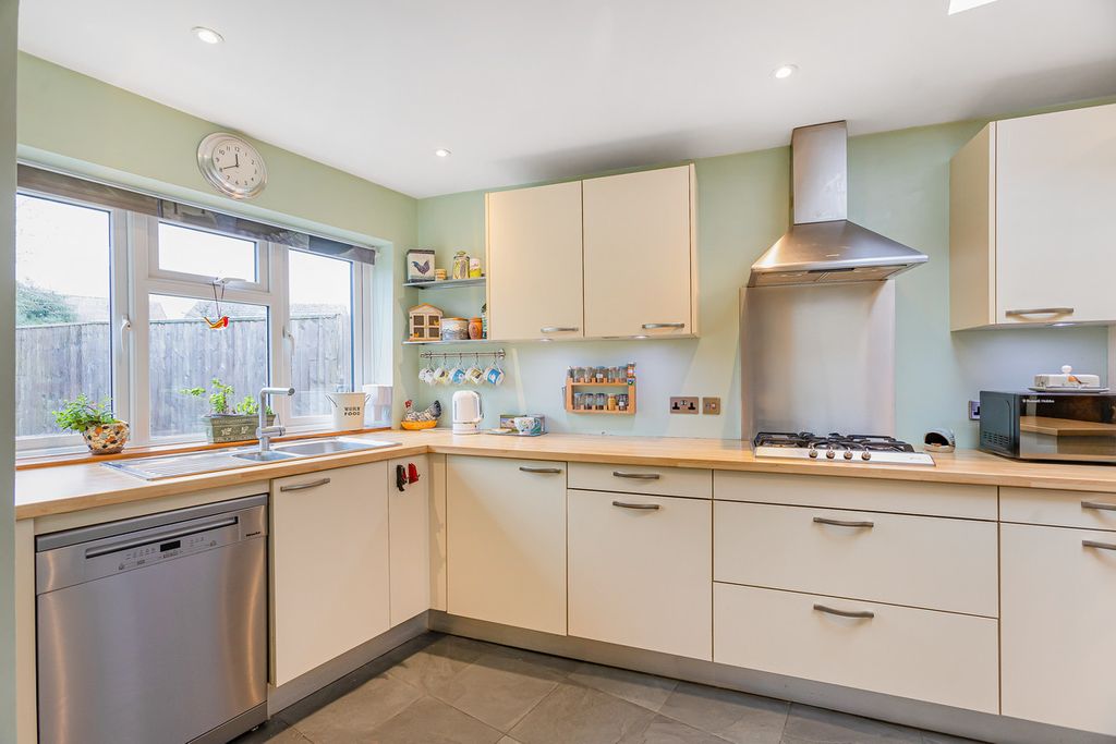 Property photo 3 of 40