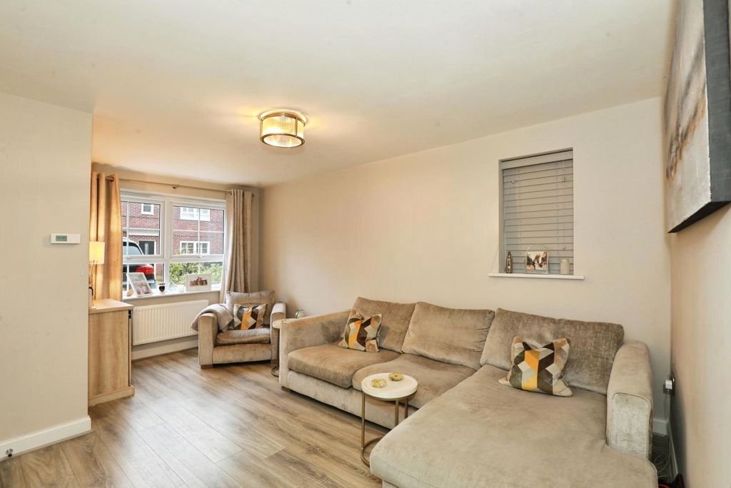 Property photo 2 of 20 Pbox-Img.Jpg