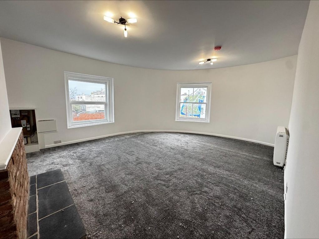 Property photo 3 of 10 Processed-D4489913-E6B9-417C-9643-61023Ec6Ef0E.Jpe