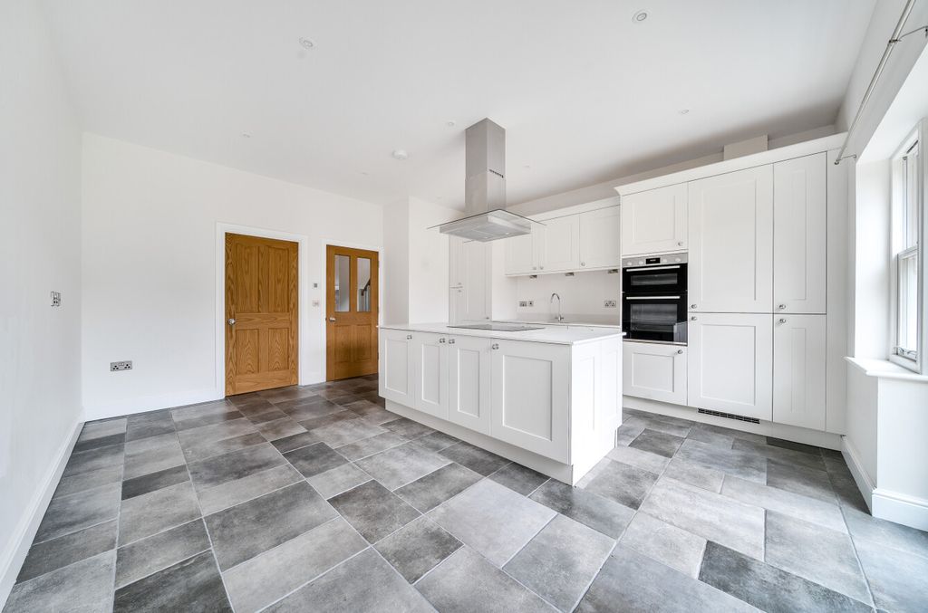 Property photo 3 of 17 1404919-11-6978ce...