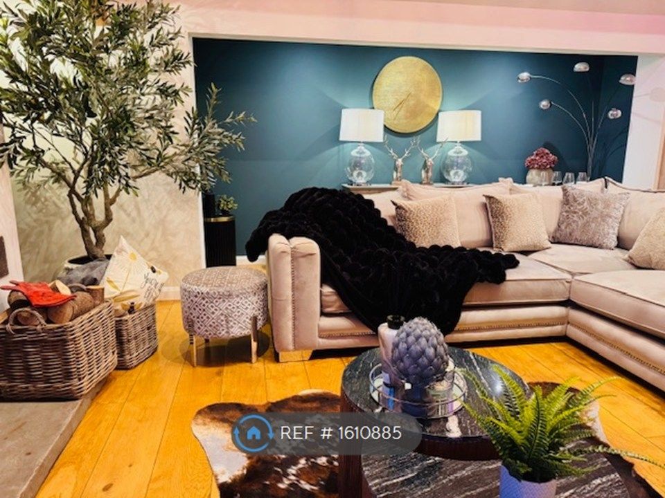 Property photo 1 of 15 Shared Livingroom