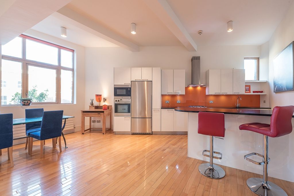 Property photo 2 of 17 Swinton Street