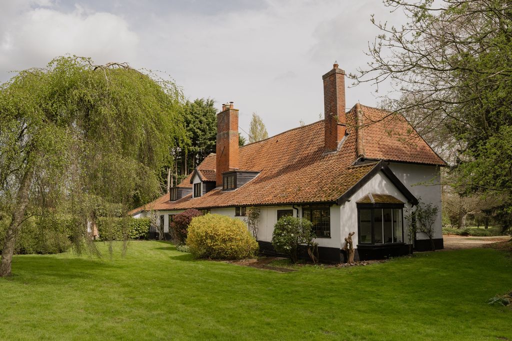 Property photo 3 of 40 278719 - Great Ellingham Hall, Great Ellingham, Nr17-67.Jpg