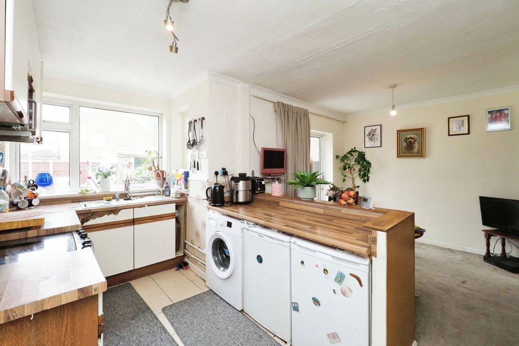 Property photo 3 of 23