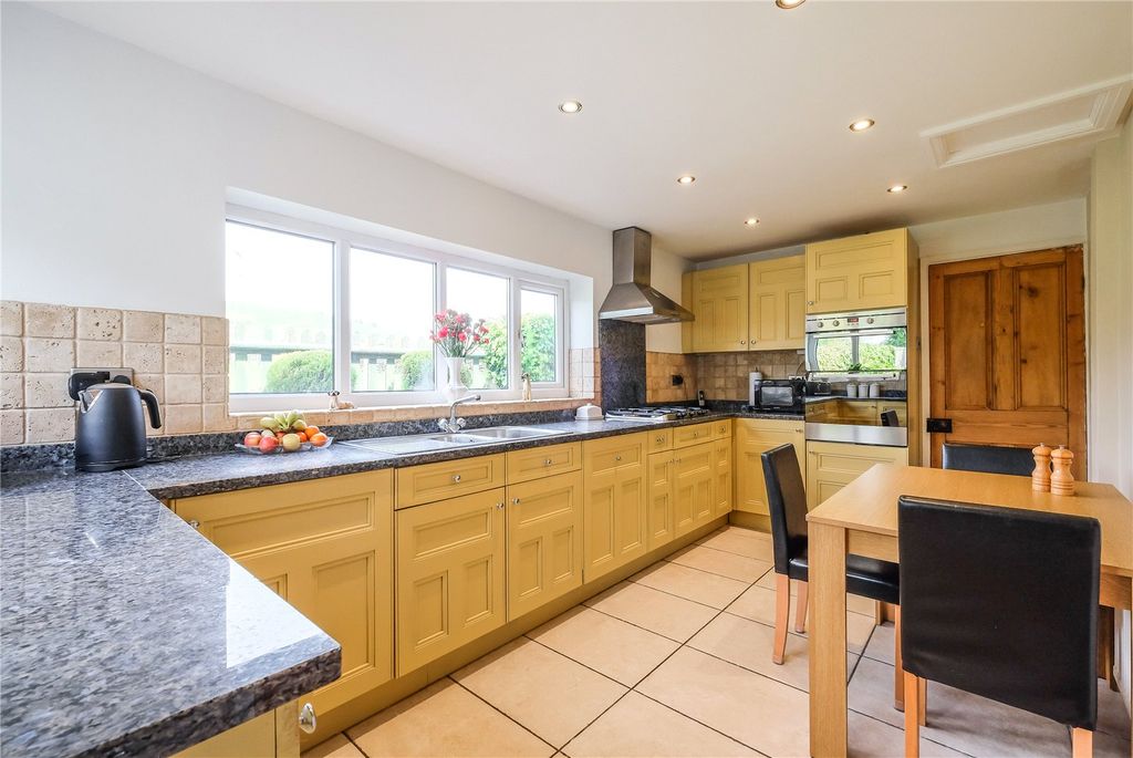 Property photo 3 of 33 Dining Kitchen