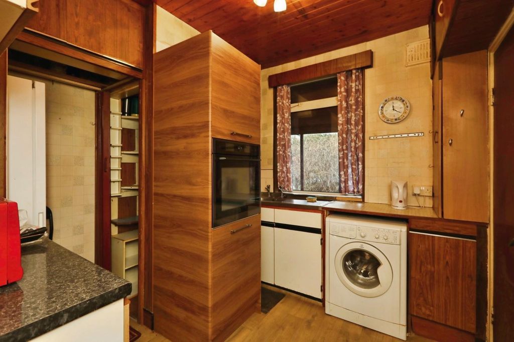 Property photo 3 of 21 Kitchen