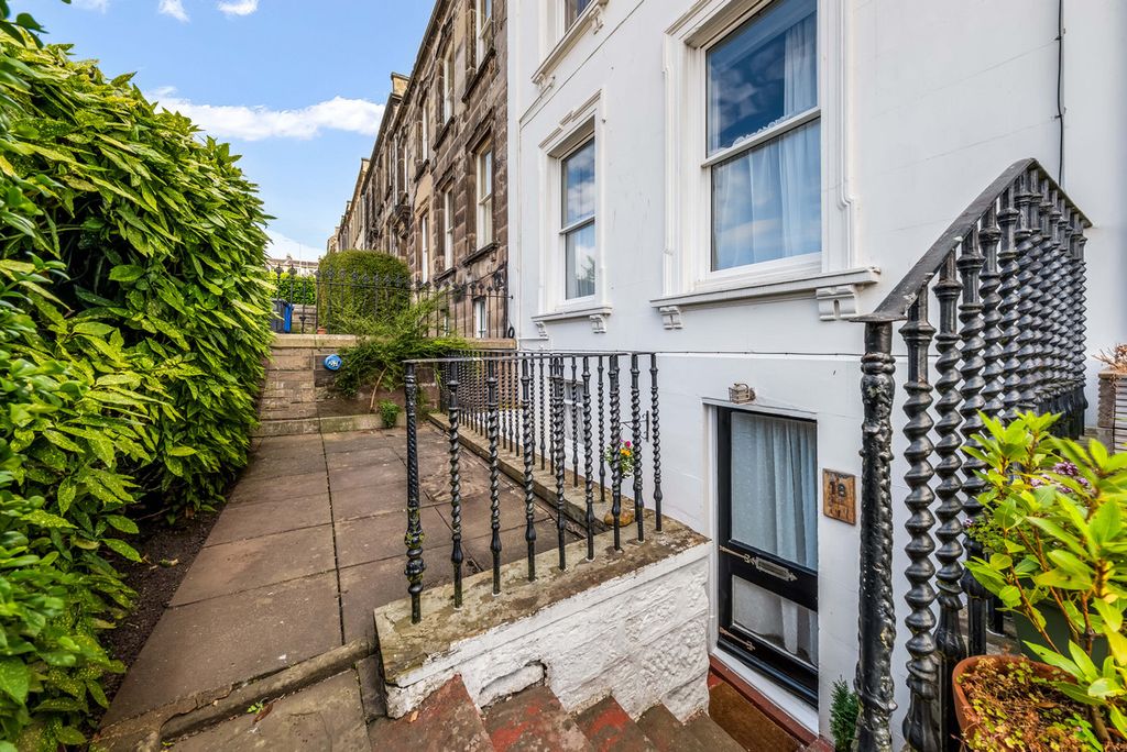 Property photo 2 of 30