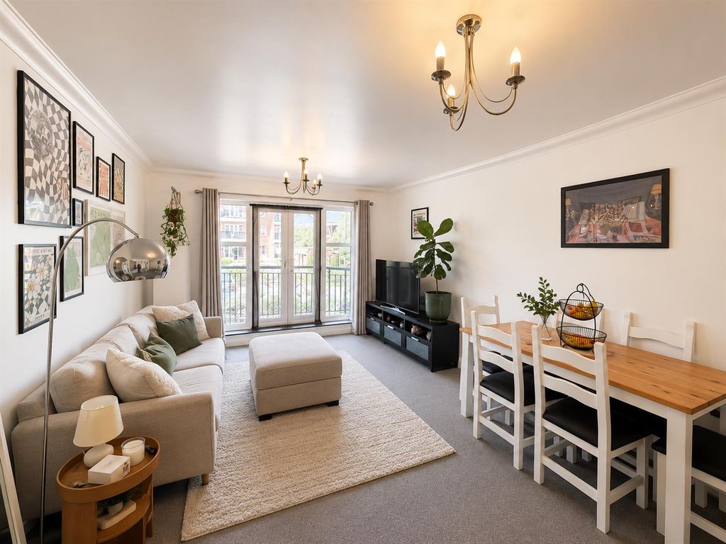 Property photo 2 of 8 Coopers Estate Agents