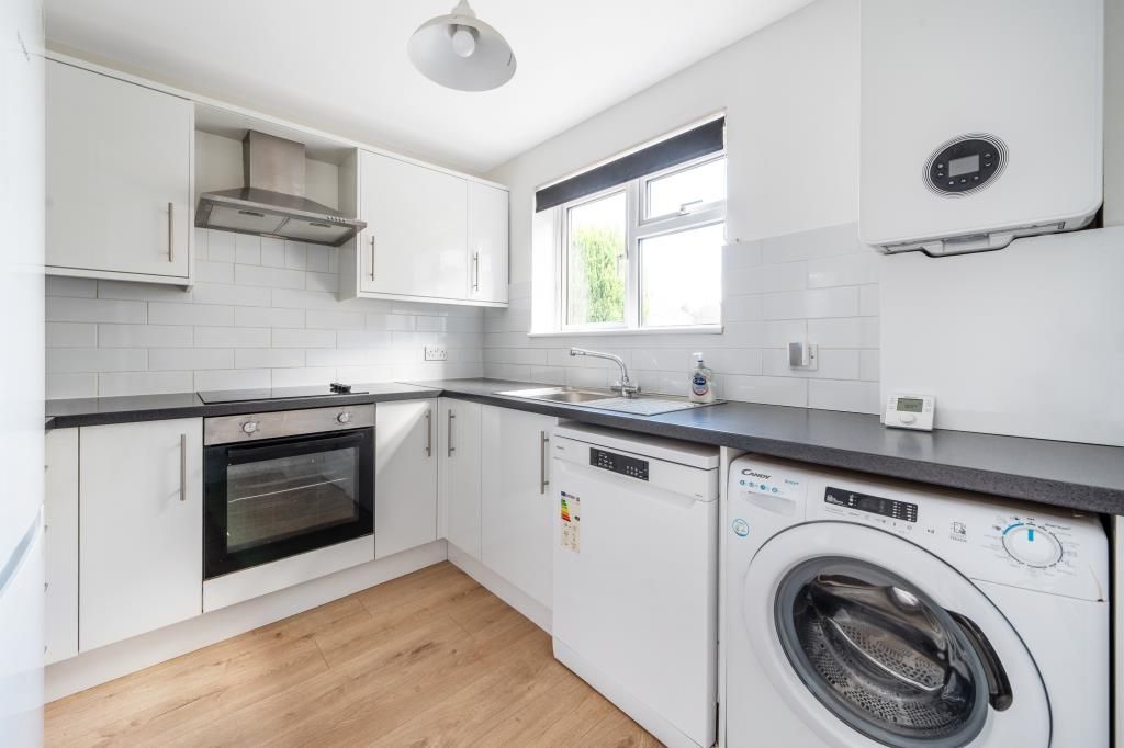 Property photo 2 of 11 Kitchen