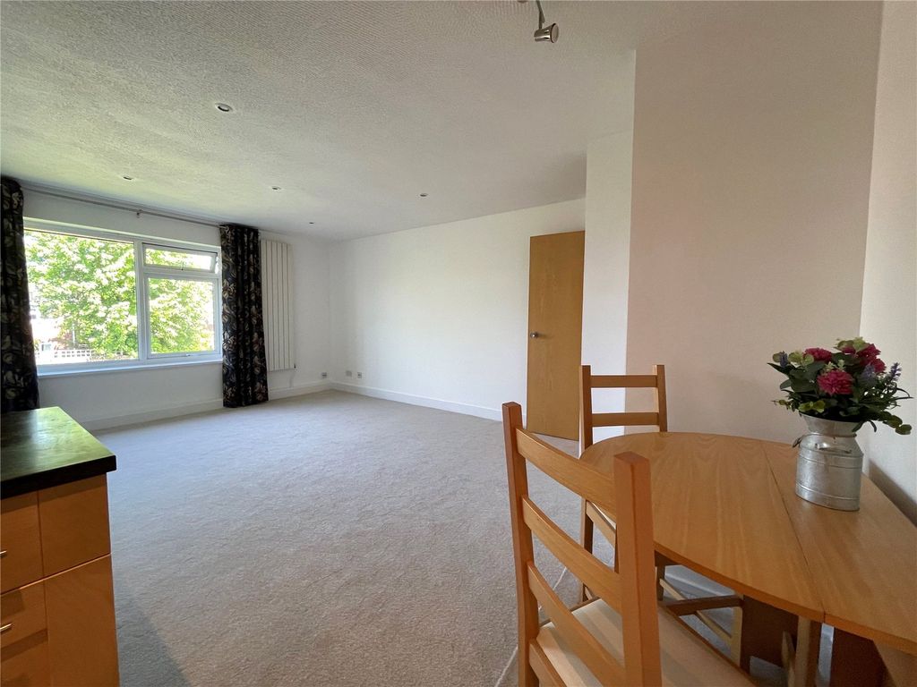 Property photo 3 of 12 Photo 03