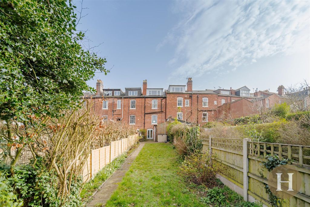 Property photo 3 of 34 Hadleigh Estate Agents-9.Jpg