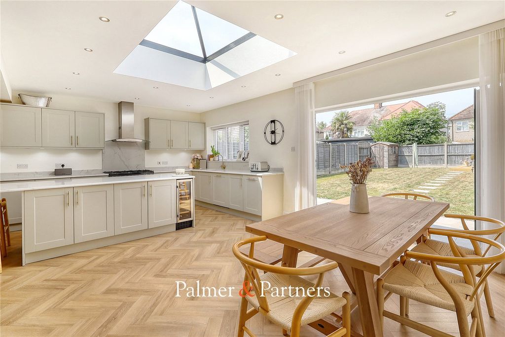 Property photo 2 of 32 Picture No. 05