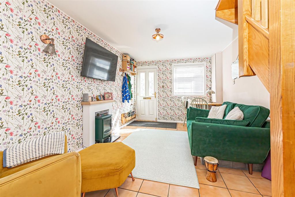 Property photo 3 of 11