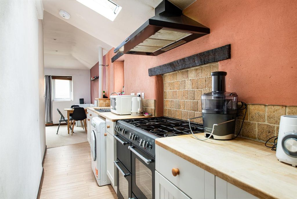 Property photo 2 of 11 Kitchen_2.Jpg