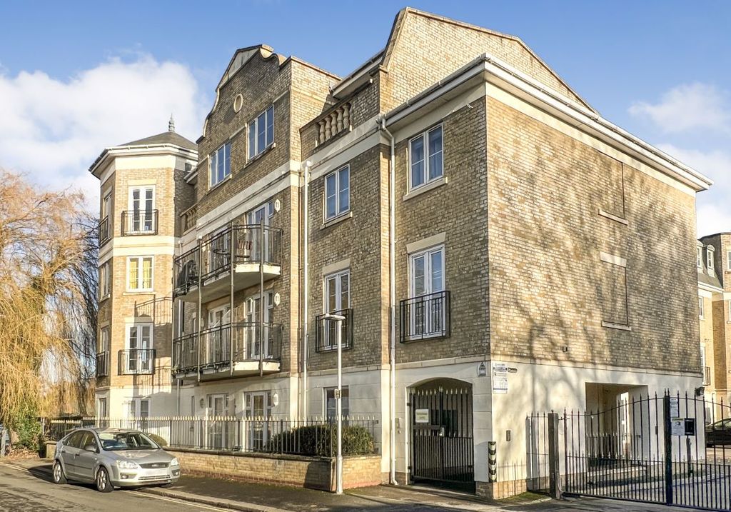 Property photo 1 of 3