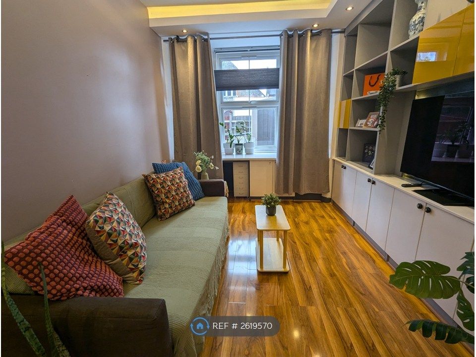 Property photo 2 of 17 Living Room