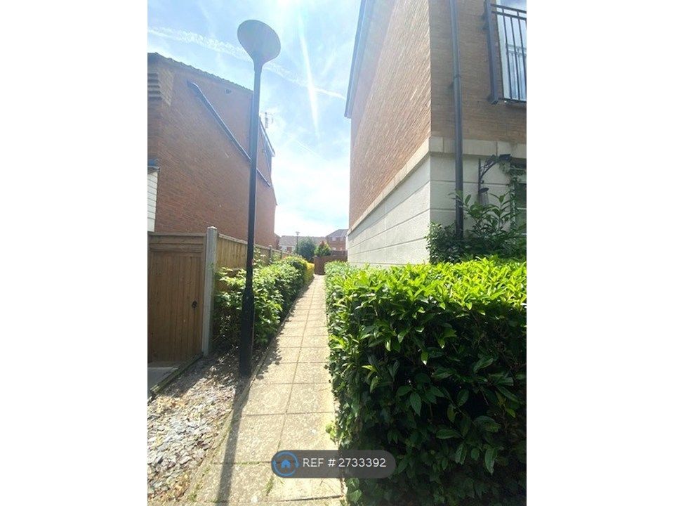 Property photo 3 of 24 Walkway To Entrance