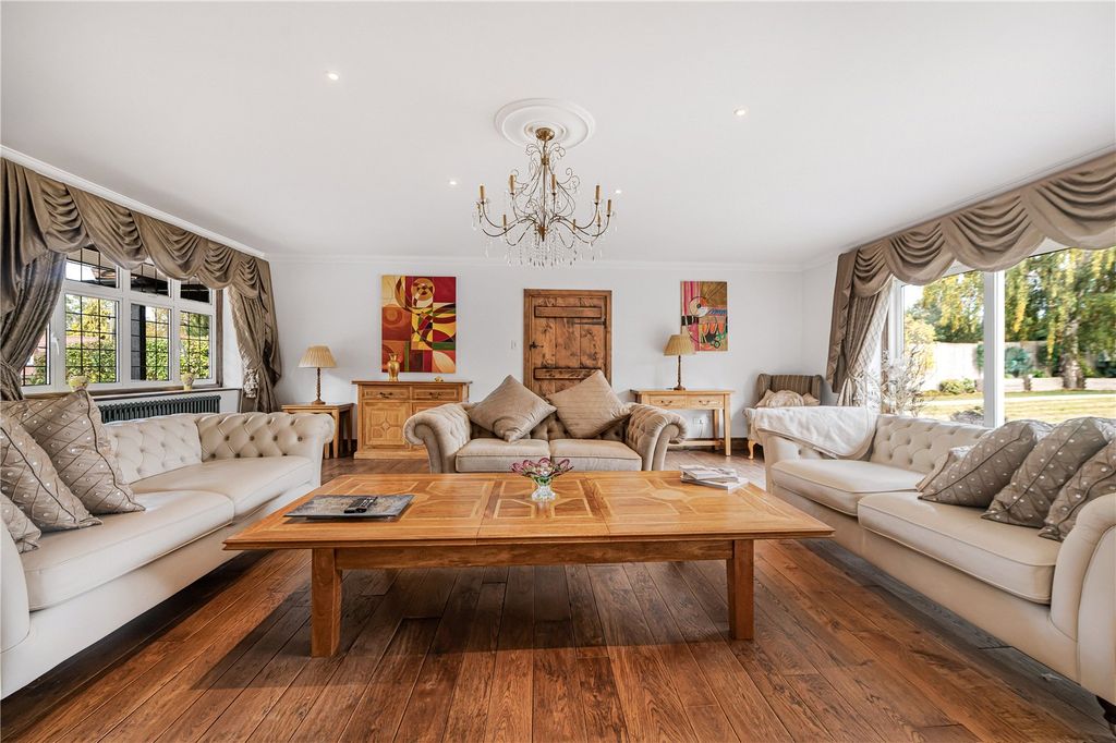 Property photo 3 of 24 Living Room