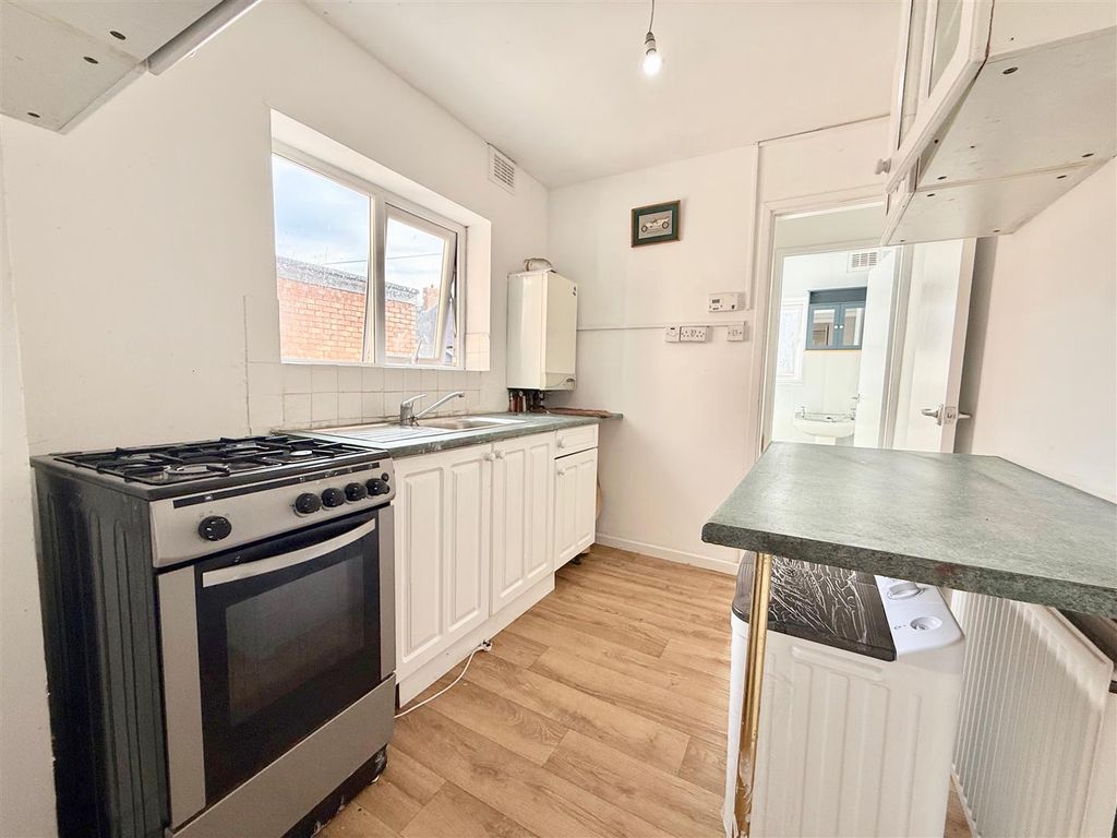 Property photo 3 of 7 Kitchen