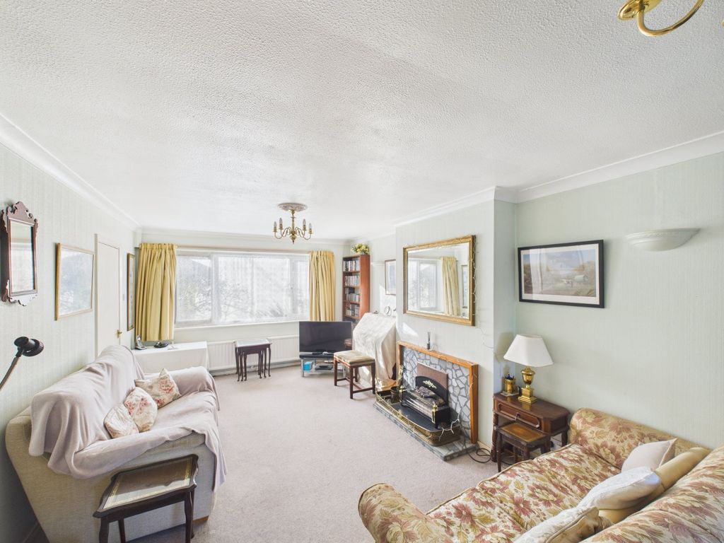 Property photo 3 of 10 Living Room