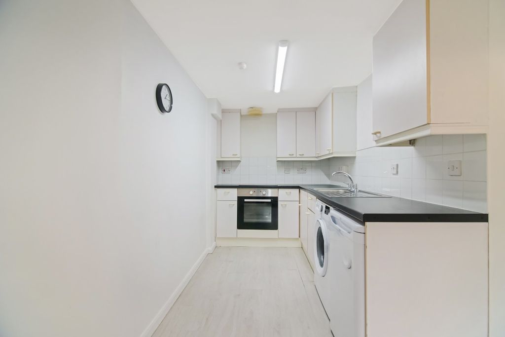 Property photo 3 of 9 Kitchen