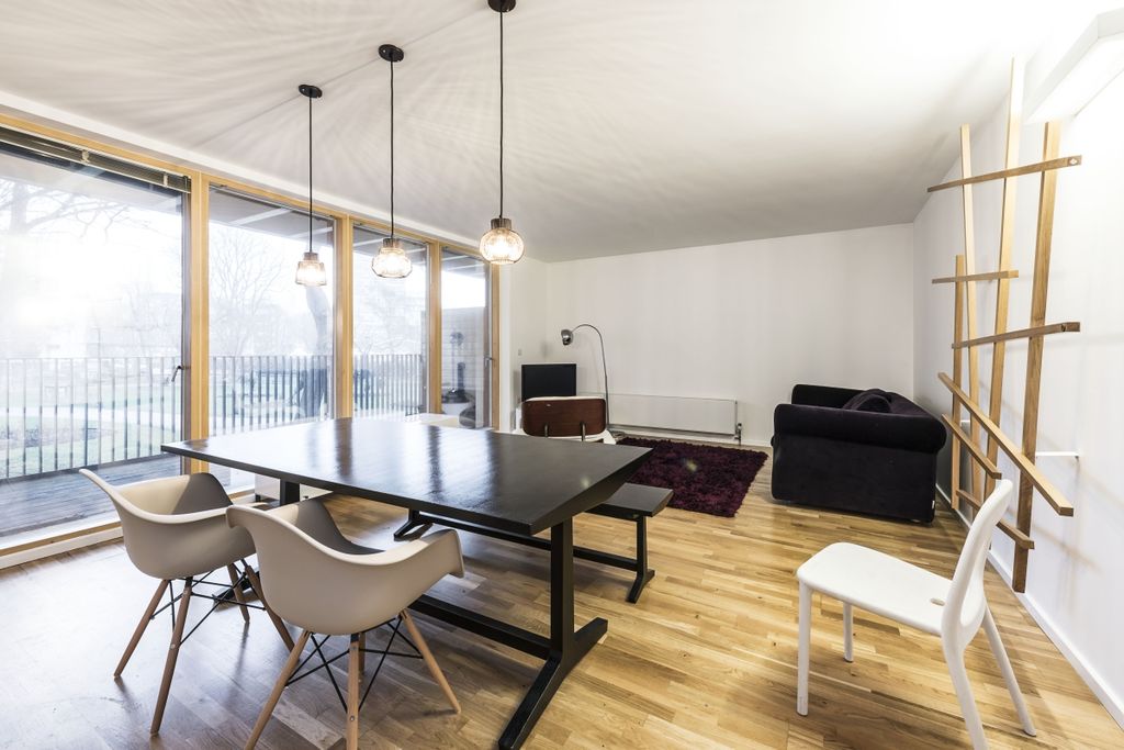 Property photo 3 of 11 Reception