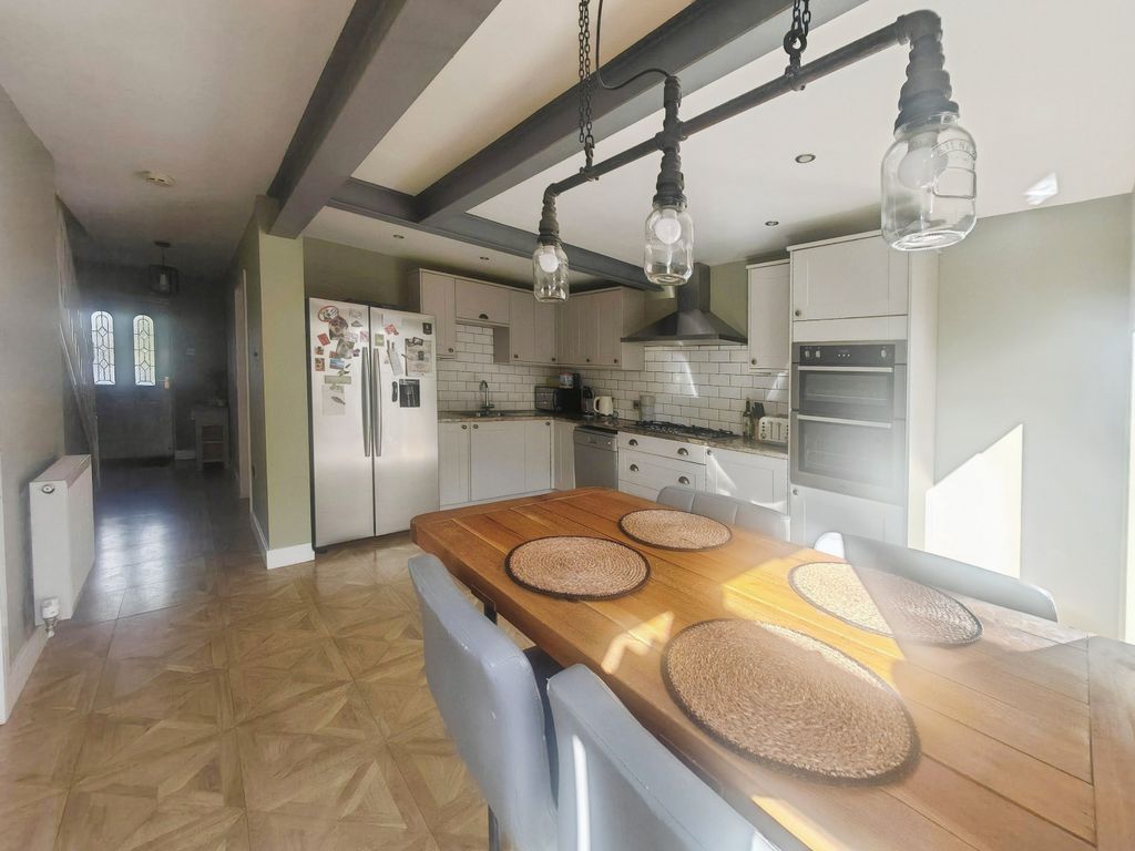 Property photo 3 of 22 Kitchen