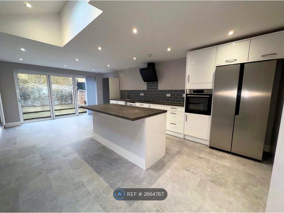 Property photo 1 of 32