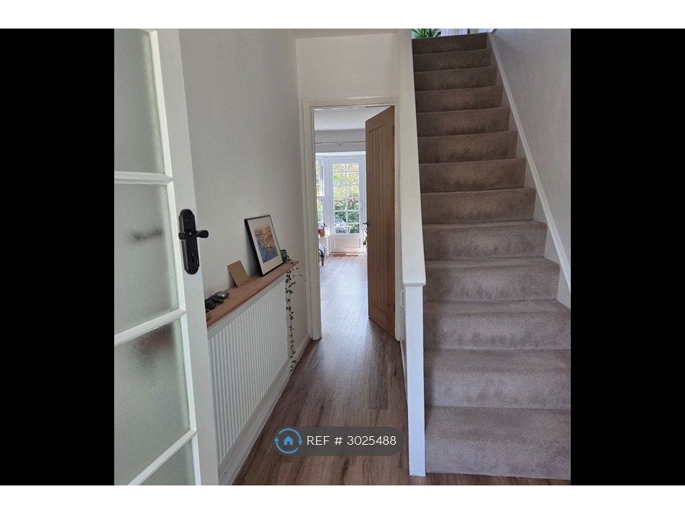 Property photo 3 of 19 Hallway