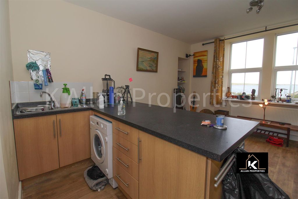 Property photo 2 of 34